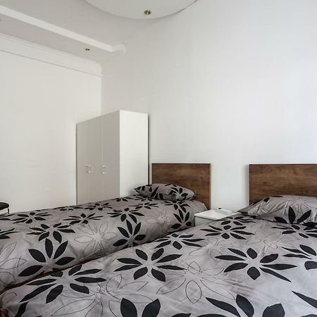 Modern Apartment In Lviv Historic Centre エクステリア 写真