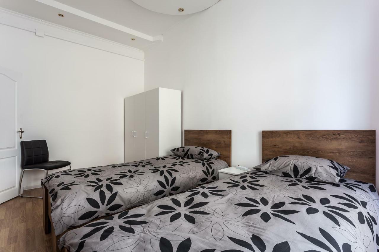 Modern Apartment In Lviv Historic Centre エクステリア 写真