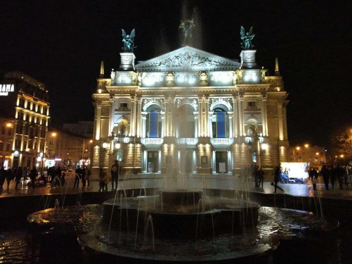Modern Apartment In Lviv Historic Centre エクステリア 写真
